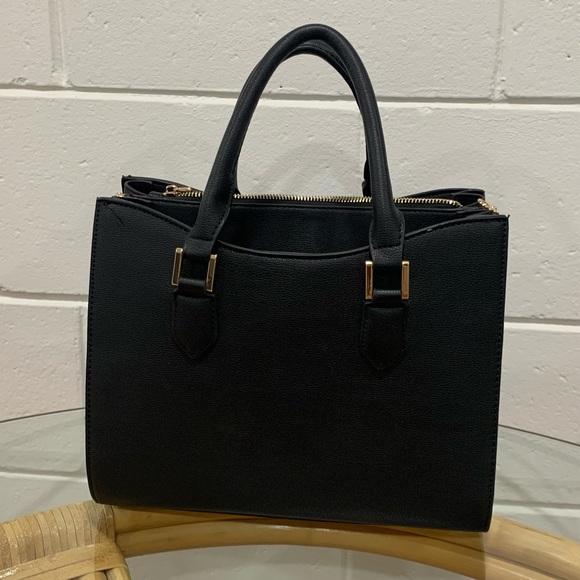 **FREE W PURCHASE** Large black purse - Picture 1 of 3